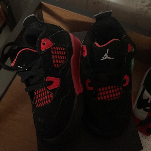 Jordan 4 Retro - Picture 3 of 4